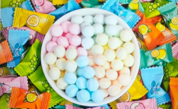 Thêm 29 học sinh nghi ngộ độc do ăn kẹo lạ-1