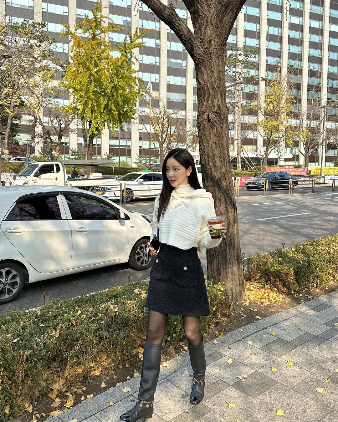 Những cách diện áo len mỏng xinh và sang như phụ nữ Hàn-5
