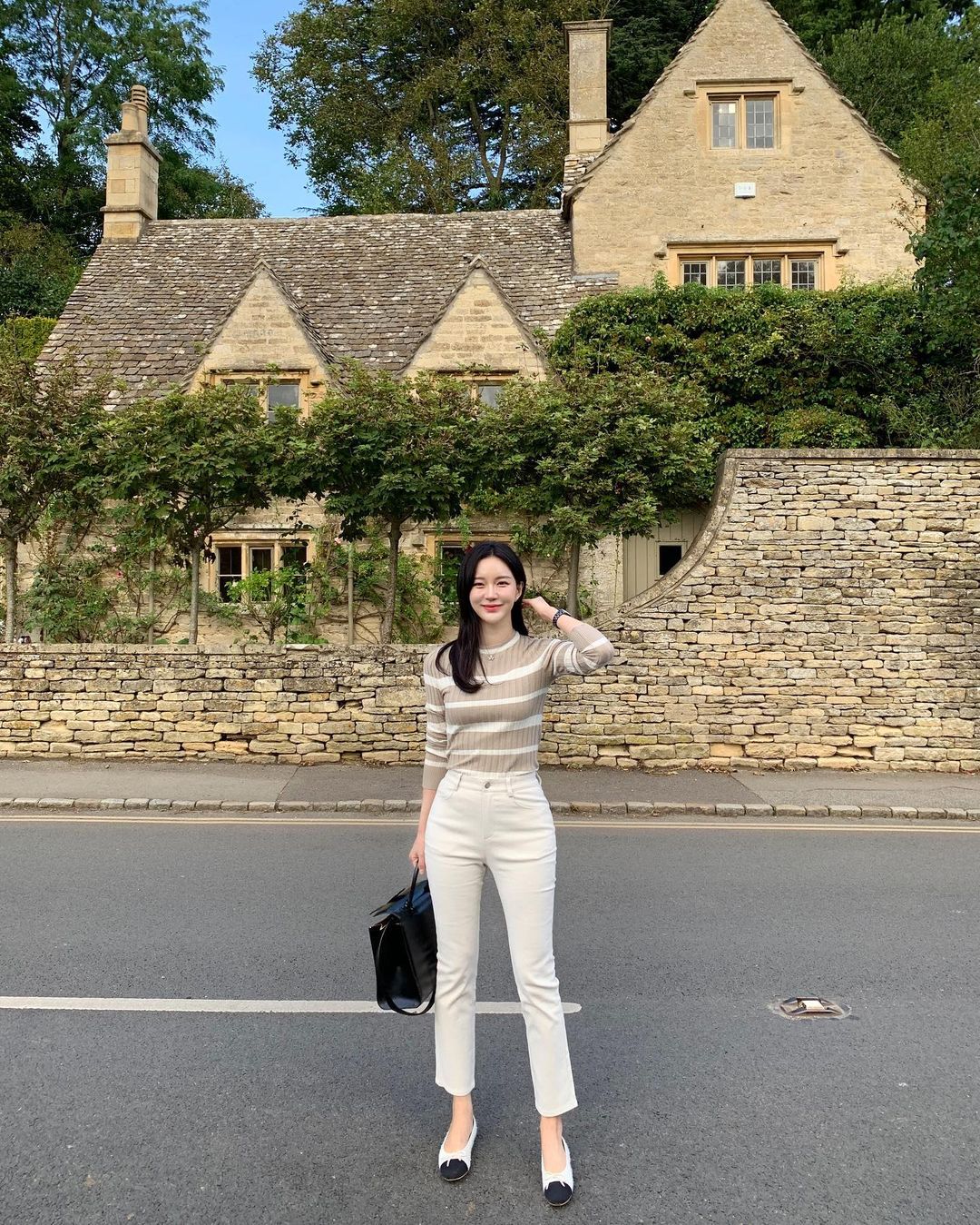 Những cách diện áo len mỏng xinh và sang như phụ nữ Hàn-9