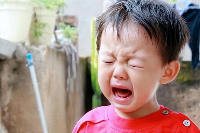 Bé 1 tuổi ngất xỉu phải nhập viện vì mẹ không cho nghịch ngợm-3