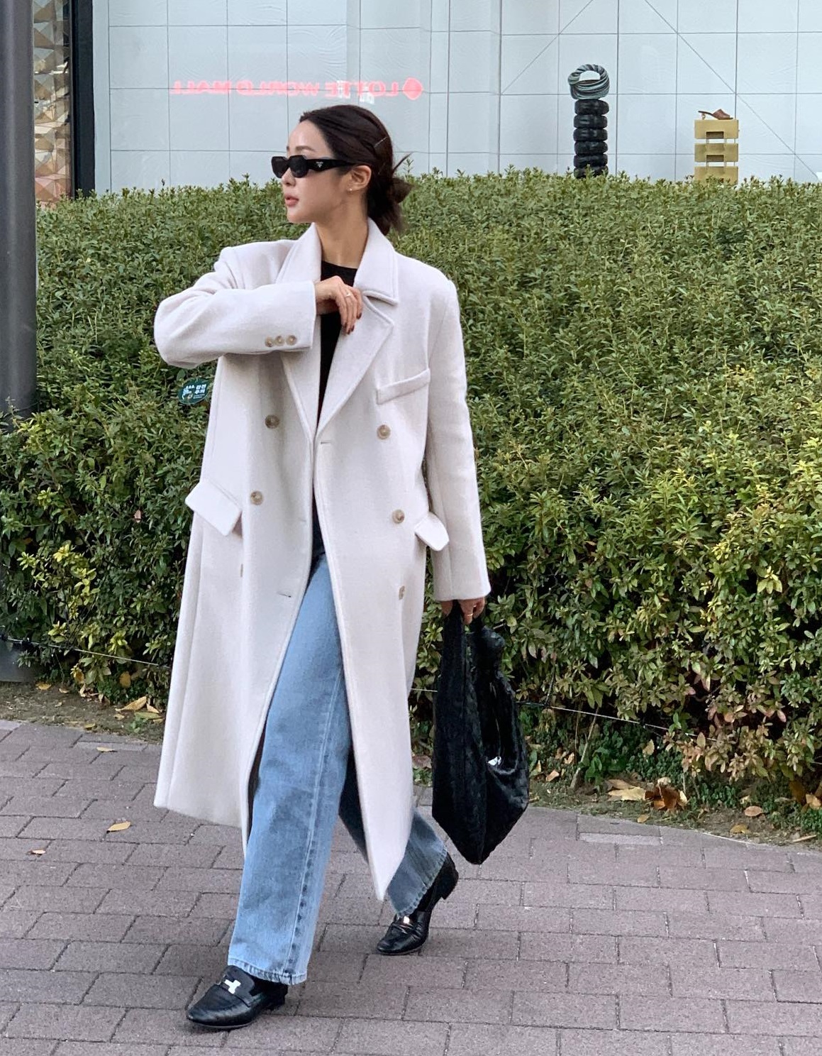 4 mẫu áo phù hợp để diện bên trong áo khoác dáng dài-10