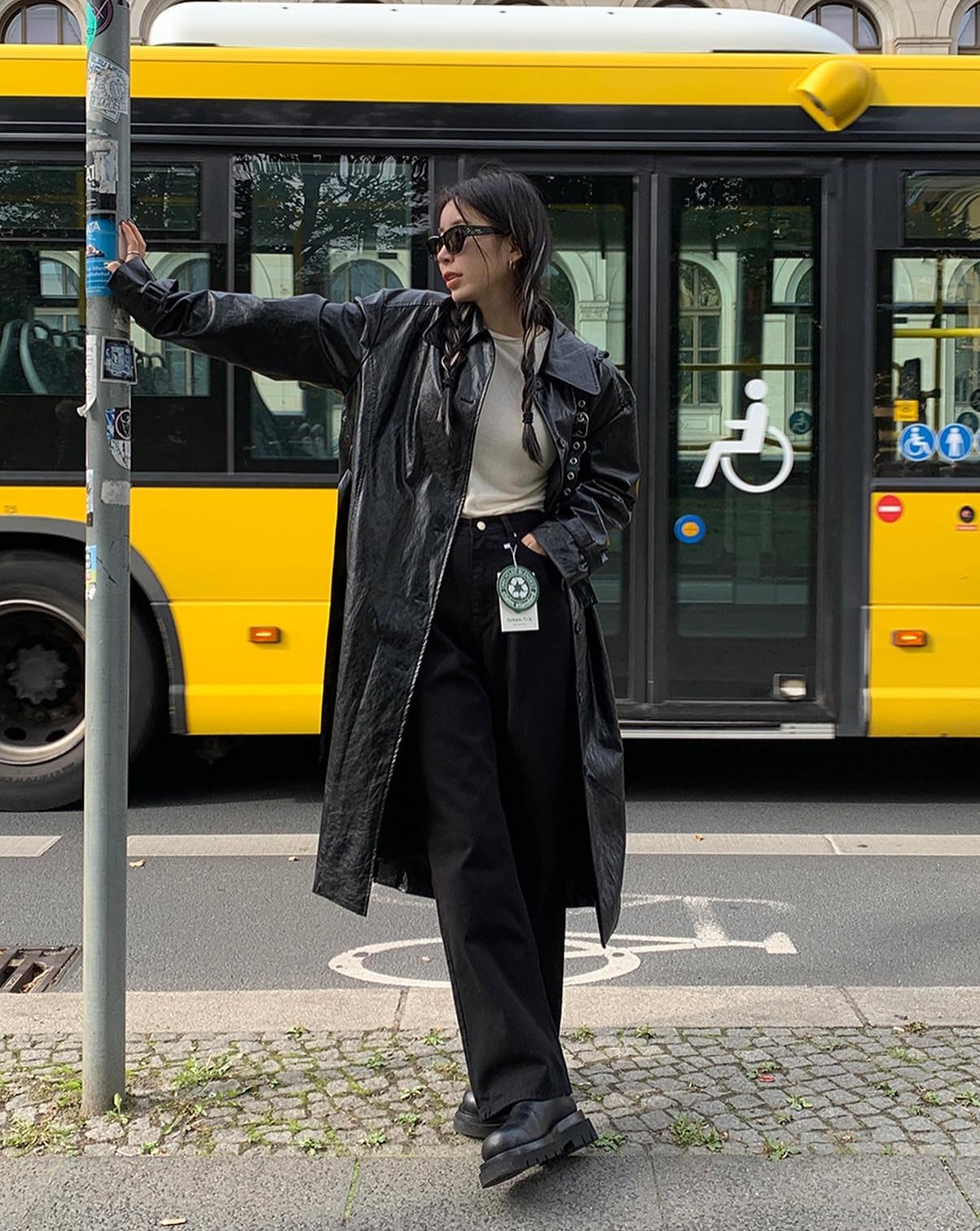 4 mẫu áo phù hợp để diện bên trong áo khoác dáng dài-8