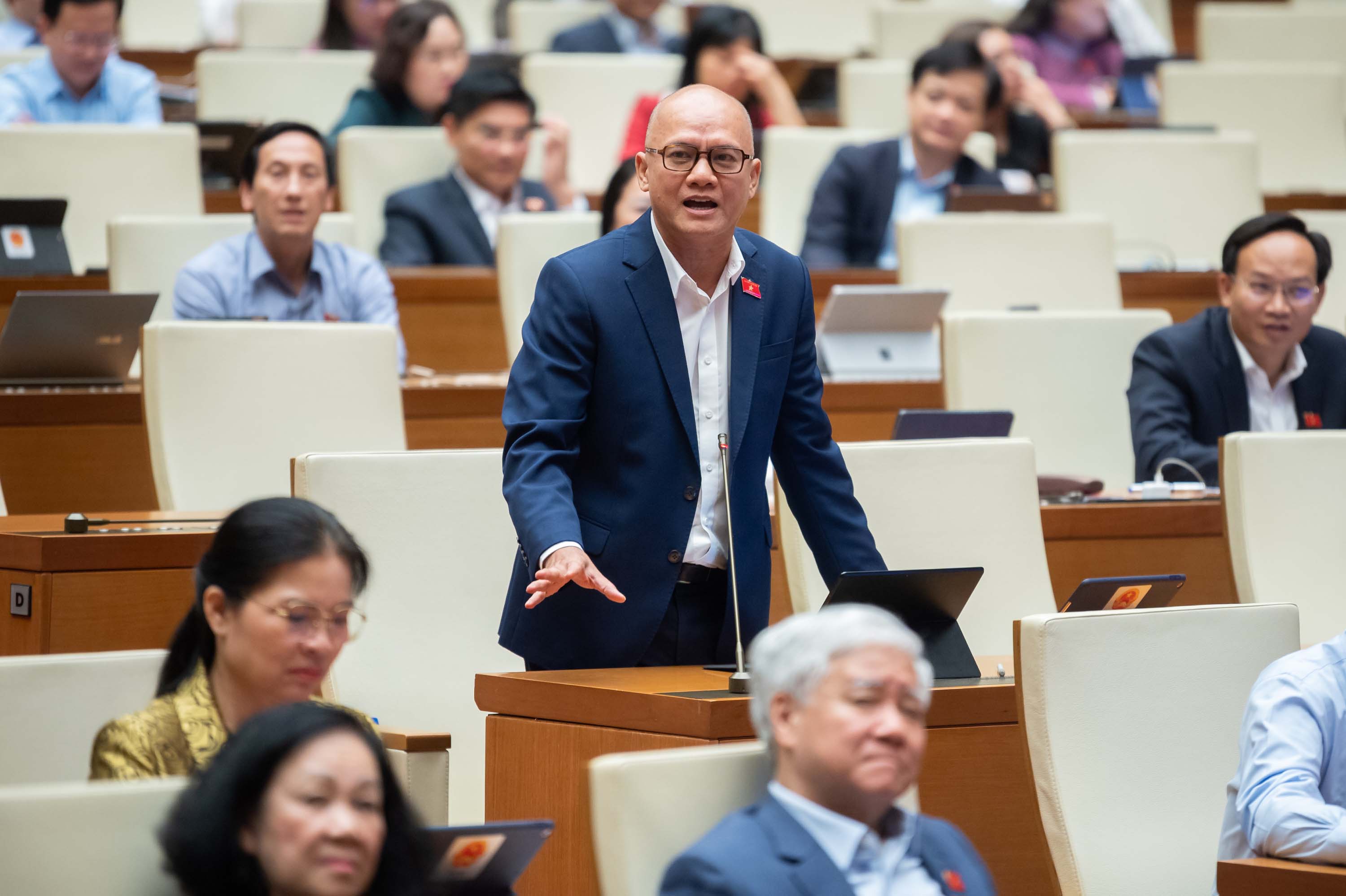 Không chỉ rượu bia, có anh chỉ nghĩ đến vợ đã tim đập, chân run...-1