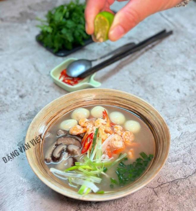 Cách làm bánh canh phồng tôm thơm ngon, ăn là mê đang hot trên mạng xã hội-7