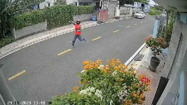 Tài xế giao hàng ở TPHCM bị trộm xe máy lẫn hàng hóa-1