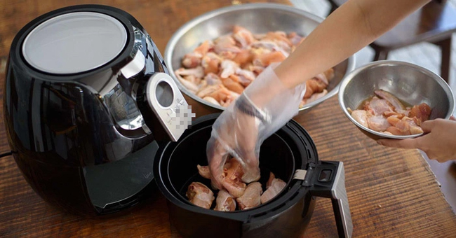 1 kiểu dùng nồi chiên không dầu có thể sản sinh ra chất gây ung thư, cẩn thận không gia đình bạn lại phạm phải-1