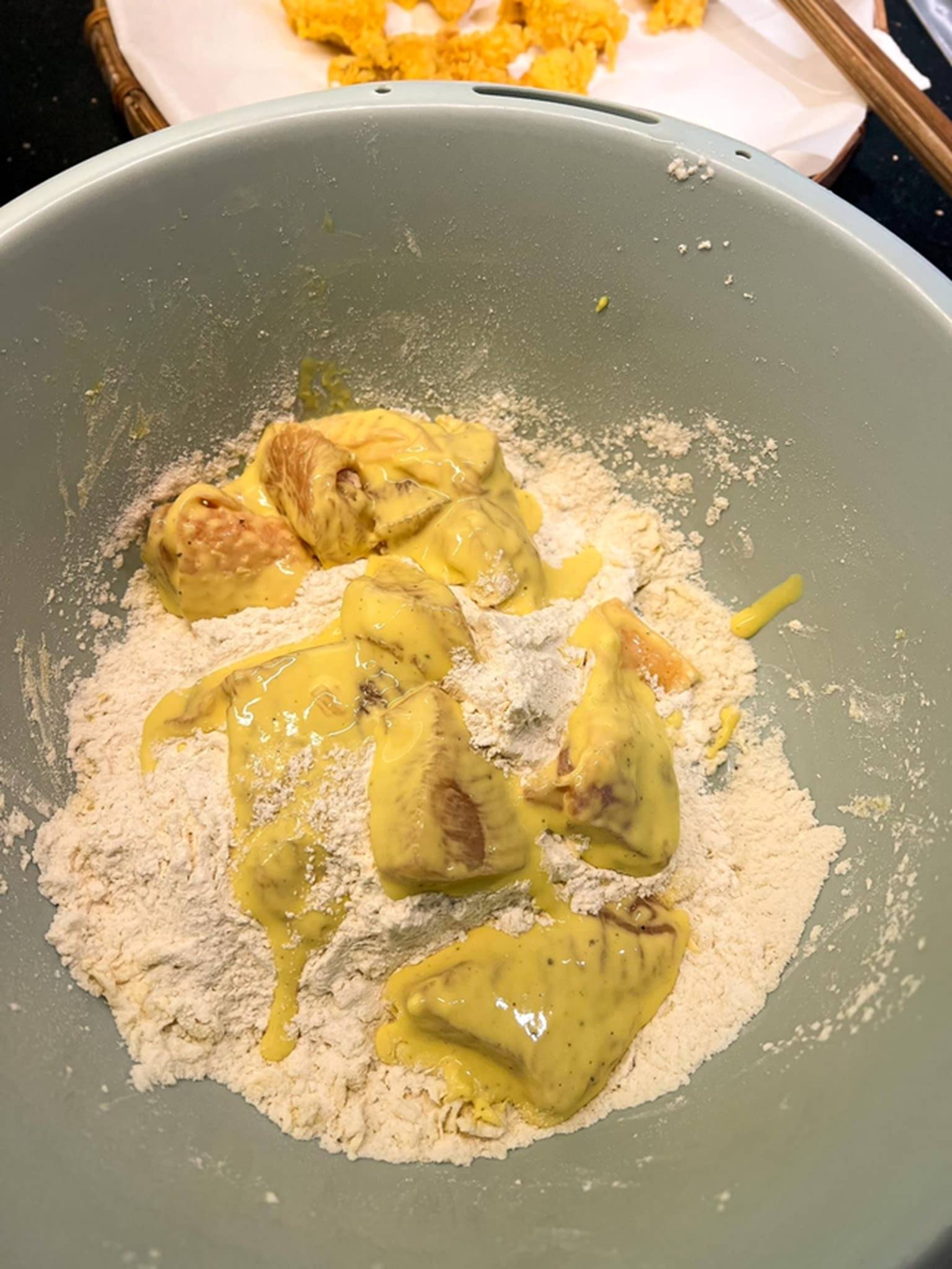 Để làm gà viên chiên giòn rụm như ngoài hàng, đừng bỏ qua công thức pha bột này-3