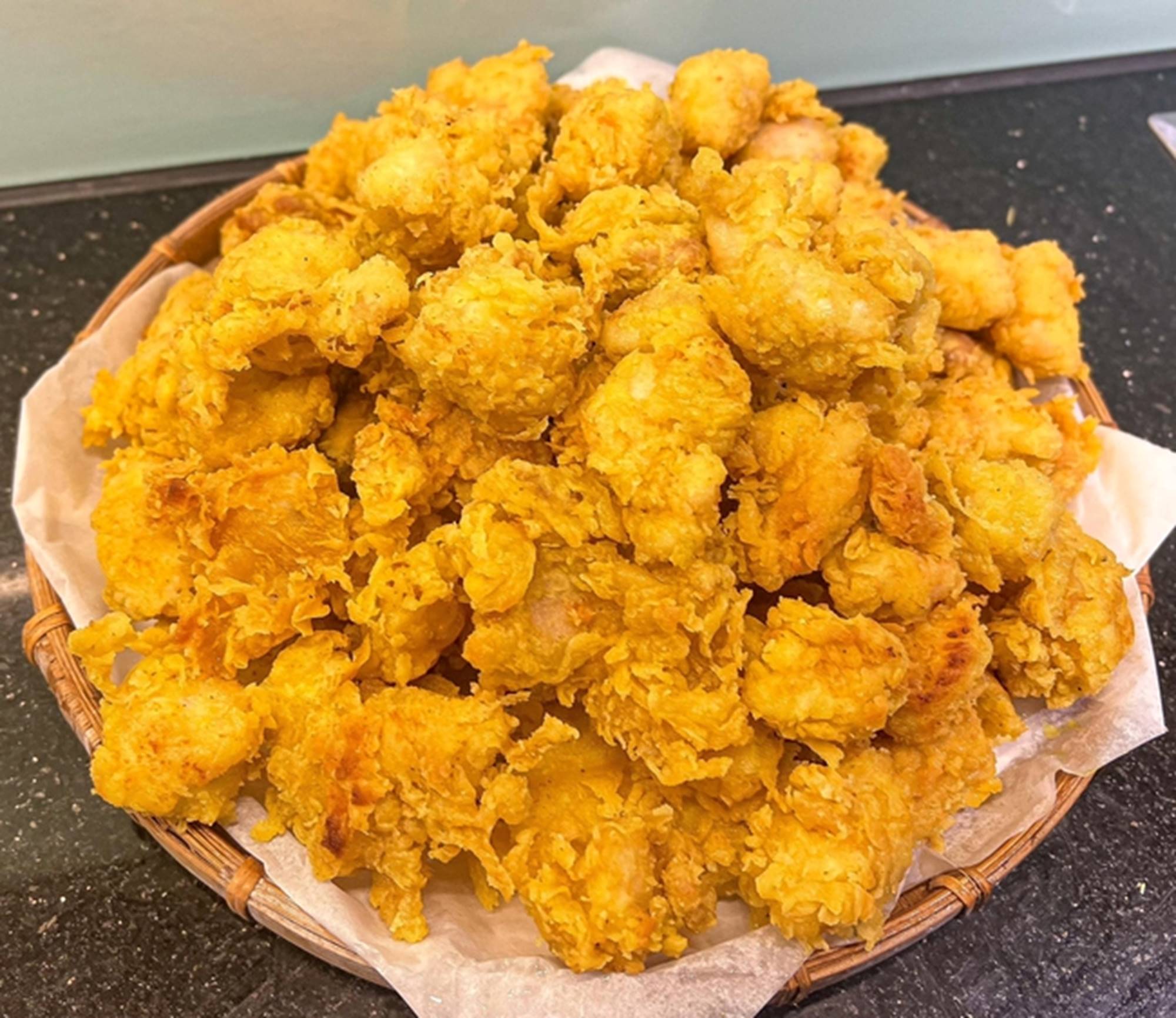 Để làm gà viên chiên giòn rụm như ngoài hàng, đừng bỏ qua công thức pha bột này-5