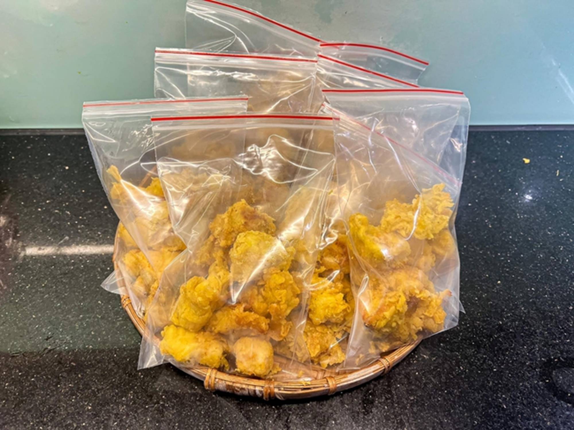 Để làm gà viên chiên giòn rụm như ngoài hàng, đừng bỏ qua công thức pha bột này-6