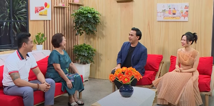 Con rể chăm sóc mẹ vợ từng món ăn ly nước, ban đầu không ưa mà về sau hợp nhau đến lạ-1