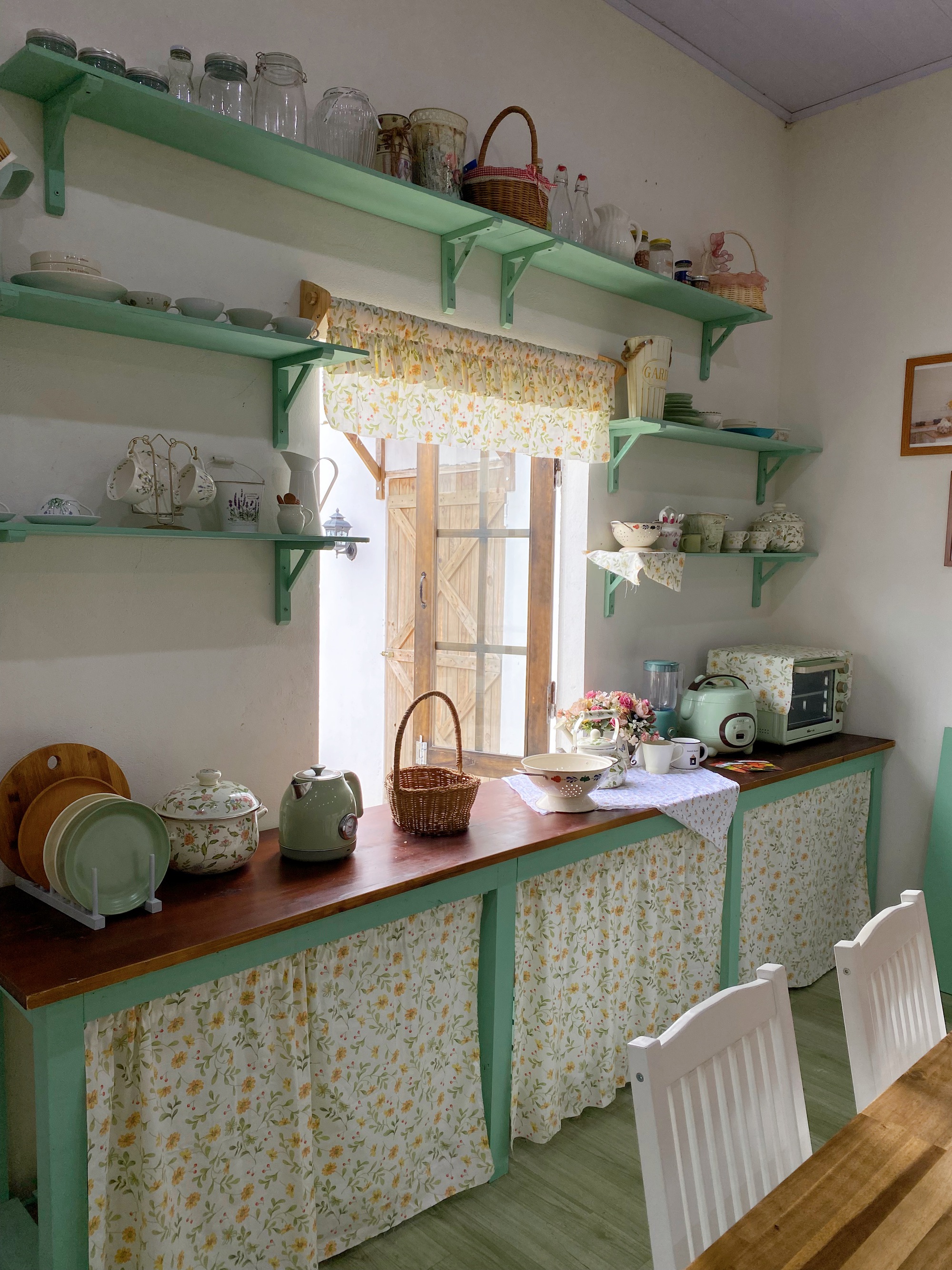 Góc bếp nhỏ được thiết kế theo phong cách farmhouse, đẹp như trong phim chỉ với 3 triệu đồng-5