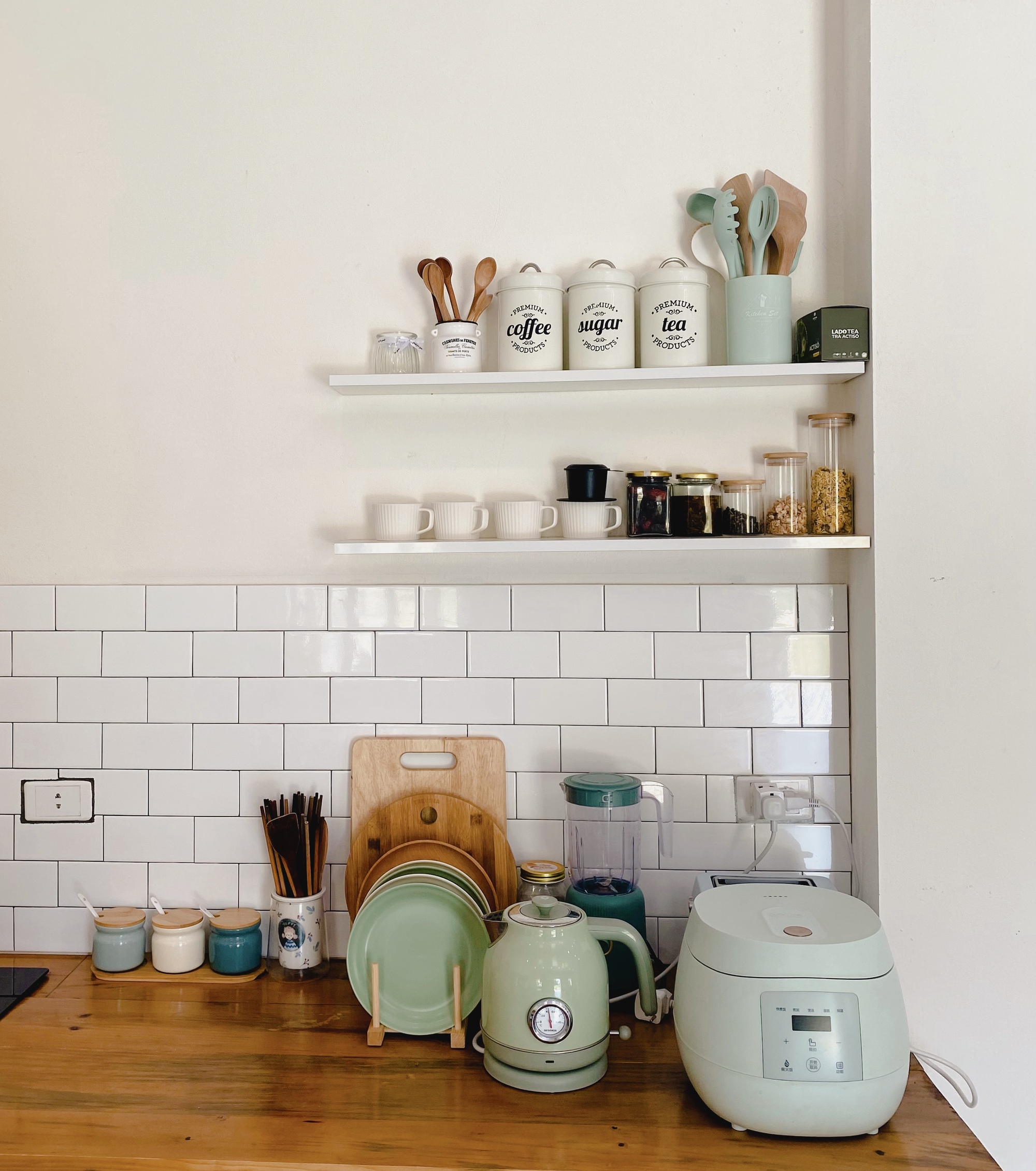 Góc bếp nhỏ được thiết kế theo phong cách farmhouse, đẹp như trong phim chỉ với 3 triệu đồng-6