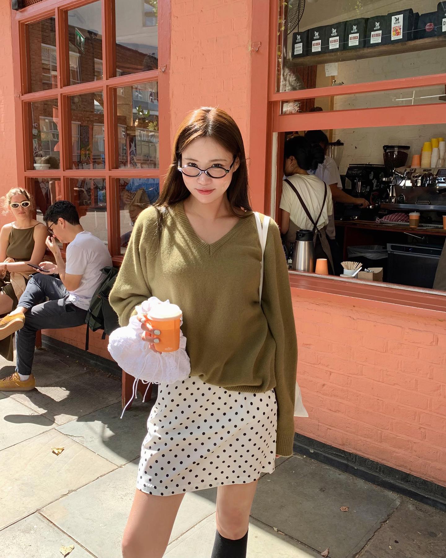 10 cách mặc áo len màu sắc trẻ trung và sang-1