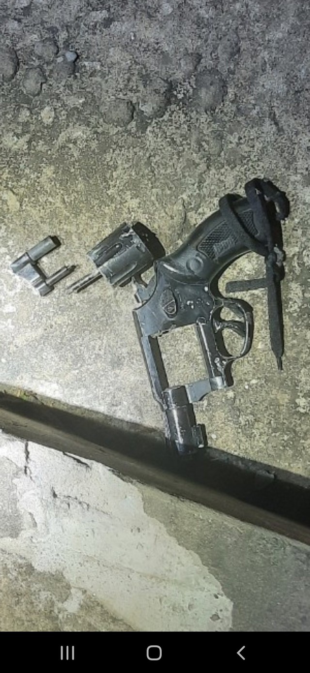 2 đối tượng dùng súng cướp tiệm vàng ở Trà Vinh, 1 người chết-2