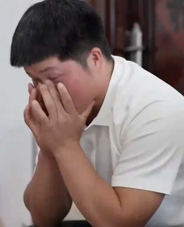 Bất ngờ bị trả lại 337 triệu đồng tiền thách cưới tại buổi đính hôn, chú rể ôm mặt bật khóc trước câu nói của bố vợ-2