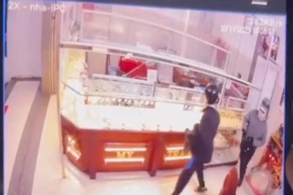 Vụ nổ súng cướp tiệm vàng: Sinh viên Hà Nội được bạn rủ vào Nam... ăn cướp-1