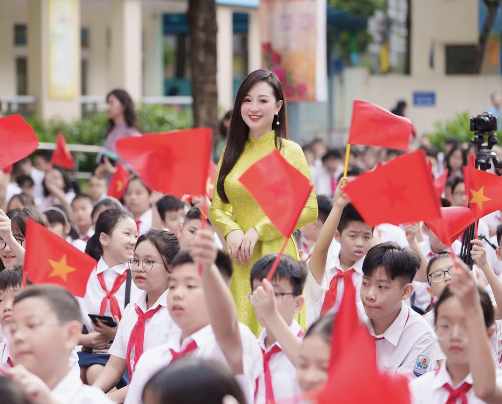 4 cô giáo Gen Z bất ngờ nổi tiếng trên mạng vì xinh như hot girl-3