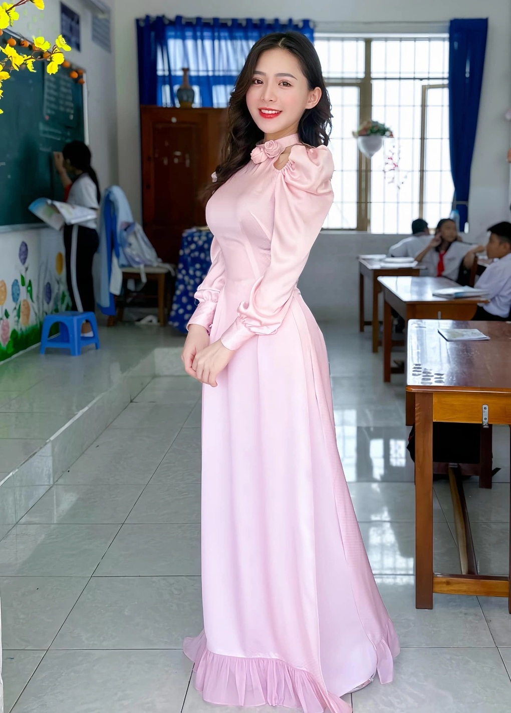 4 cô giáo Gen Z bất ngờ nổi tiếng trên mạng vì xinh như hot girl-5