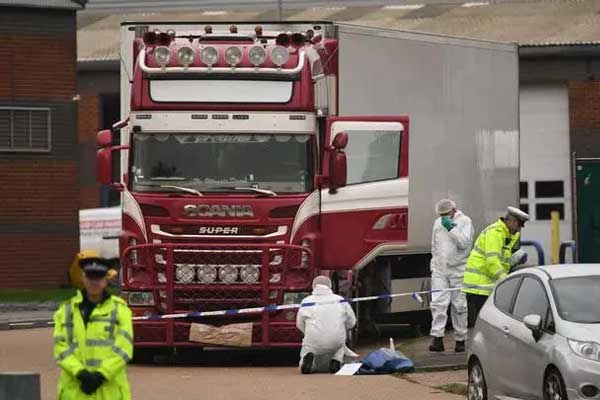 Phát hiện 14 người trong container đông lạnh ở Ireland, 3 người Việt-2