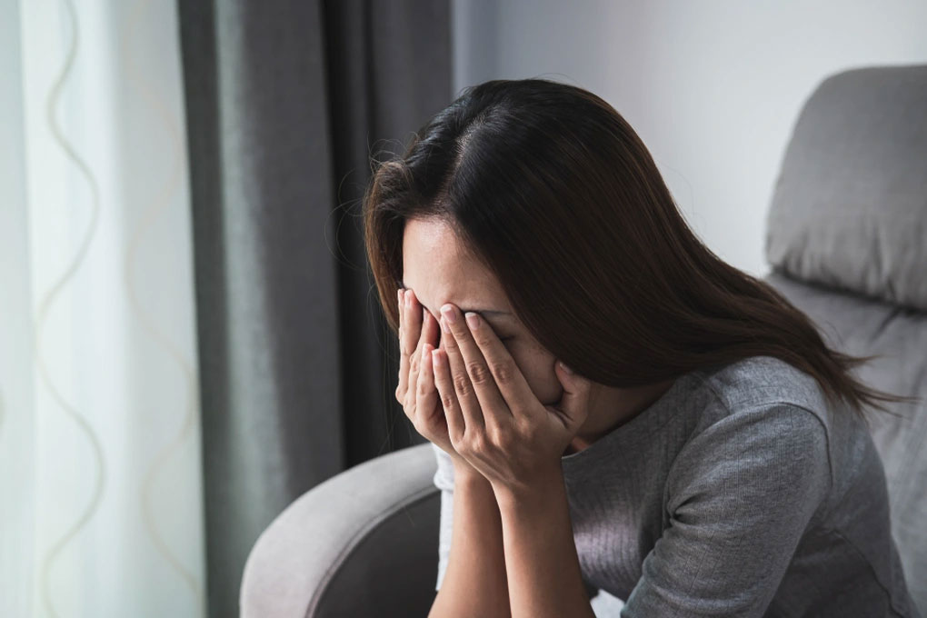 Lên thăm thông gia nằm viện, mẹ tôi khóc nghẹn vì sự quá quắt của mẹ chồng-1