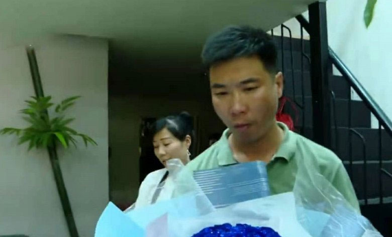 Bỏ vợ con để sống với mối tình đầu, 10 năm sau người đàn ông nhận quả báo-1