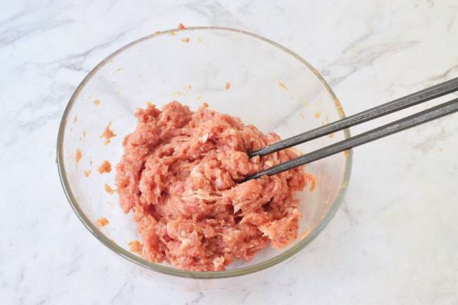 Mùa cải thảo, đem cuộn thịt rồi nấu thế này được món vừa ngon lại đẹp làm sáng bừng cả bàn ăn-3