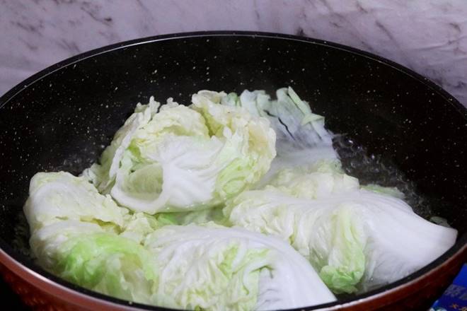 Mùa cải thảo, đem cuộn thịt rồi nấu thế này được món vừa ngon lại đẹp làm sáng bừng cả bàn ăn-5