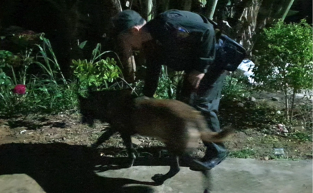 Vụ bé 2 tuổi mất tích bí ẩn: Tiến hành trích xuất camera an ninh xung quanh hiện trường-4