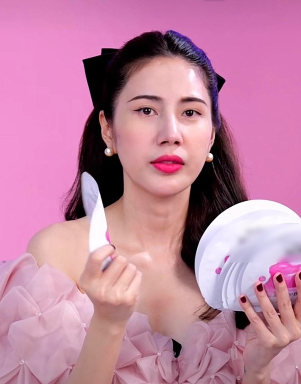 Nghệ sĩ livestream bán hàng online: Phải chăng là điểm trọ cuối cùng khi thất thế?-3