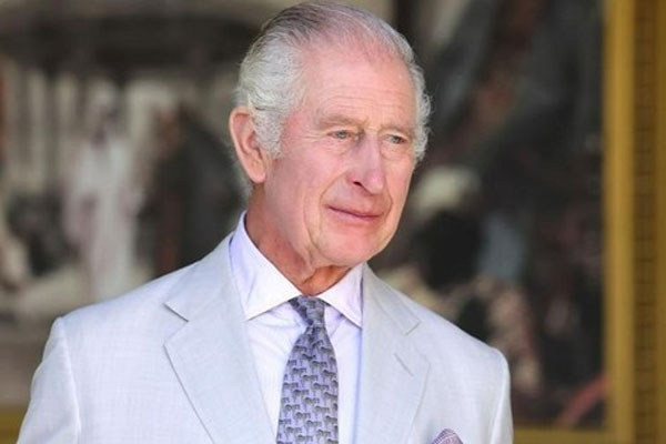 Vua Charles giữa lúc Hoàng gia Anh dậy sóng-1