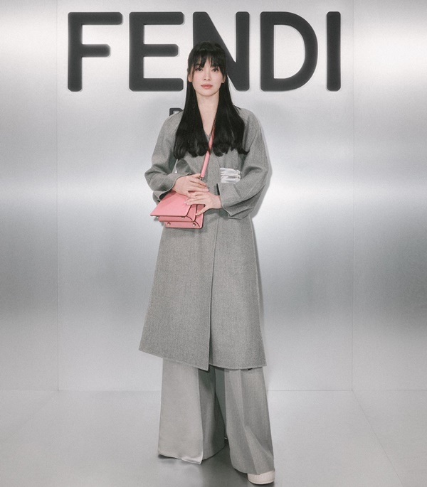 10 cách mặc áo khoác dài tôn dáng tối ưu của sao Hàn có chiều cao khiêm tốn-6