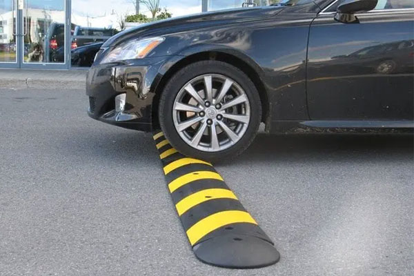 5 thói quen lái xe phổ biến có thể làm hỏng xe của bạn-1