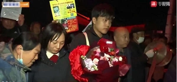 Tìm thấy con trai sau 24 năm thất lạc, ông bố mừng rỡ tuyên bố: Đã chuẩn bị sẵn 3 căn nhà cho con-3