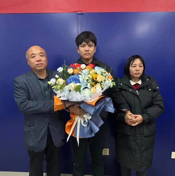 Tìm thấy con trai sau 24 năm thất lạc, ông bố mừng rỡ tuyên bố: Đã chuẩn bị sẵn 3 căn nhà cho con-4