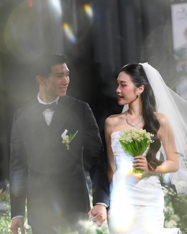 Doãn Hải My bị bắt gặp khi đang shopping ở Singapore, thay đổi cách ăn mặc mặn mà hơn sau khi có chồng?-3