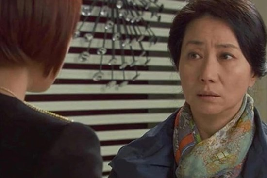 Bàng hoàng khi nghe cuộc trao đổi của mẹ chồng với người phụ nữ lạ