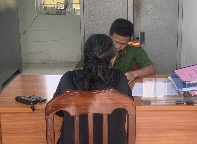 Hai vợ chồng già lo sợ rút 1 tỷ đồng chuyển cho công an, cảnh báo hình thức lừa đảo nhằm vào người lớn tuổi-3