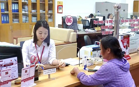 Hai vợ chồng già lo sợ rút 1 tỷ đồng chuyển cho công an, cảnh báo hình thức lừa đảo nhằm vào người lớn tuổi-4