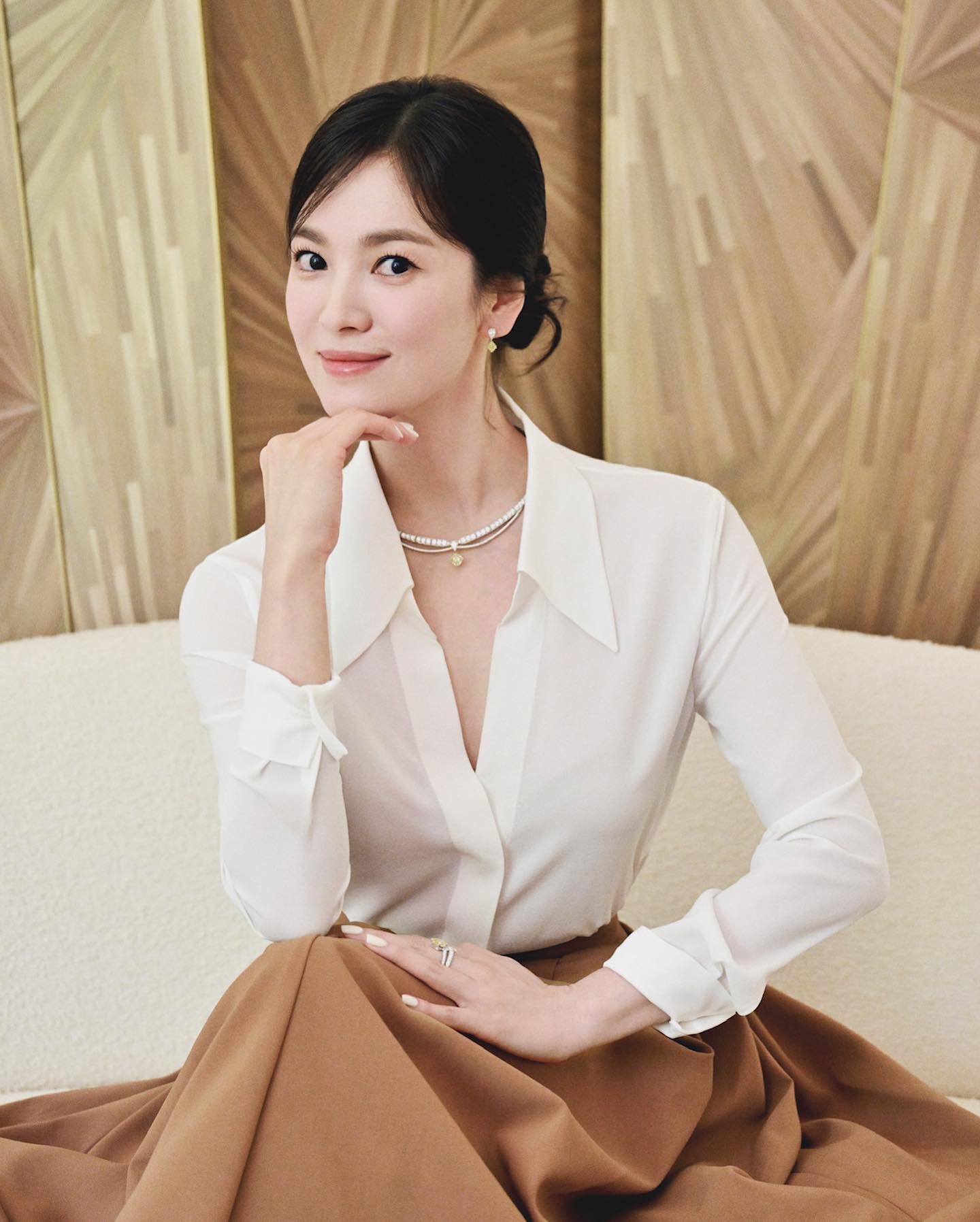 Gợi ý cách mặc đồ trắng trẻ trung và sang trọng như Song Hye Kyo-5