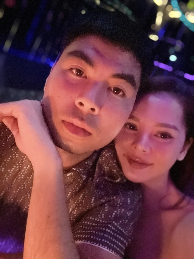 Nữ giám đốc nóng bỏng đổ chàng cầu thủ kém tuổi qua mạng: Ban đầu giấu kín, giờ được chiều như em bé!-5