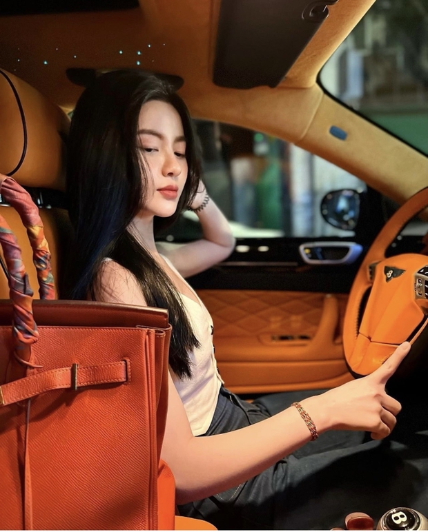 Hot girl bán hàng online nghi uống 80 viên thuốc ngủ vì áp lực yêu cầu thủ nổi tiếng, hiện tại cứ sánh đôi là dậy sóng-4