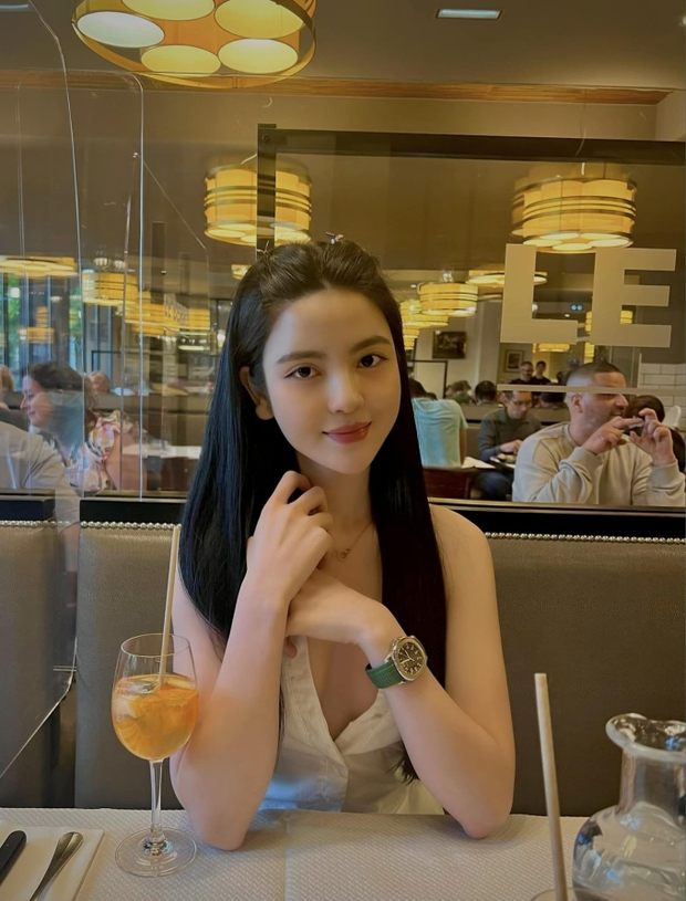 Hot girl bán hàng online nghi uống 80 viên thuốc ngủ vì áp lực yêu cầu thủ nổi tiếng, hiện tại cứ sánh đôi là dậy sóng-5