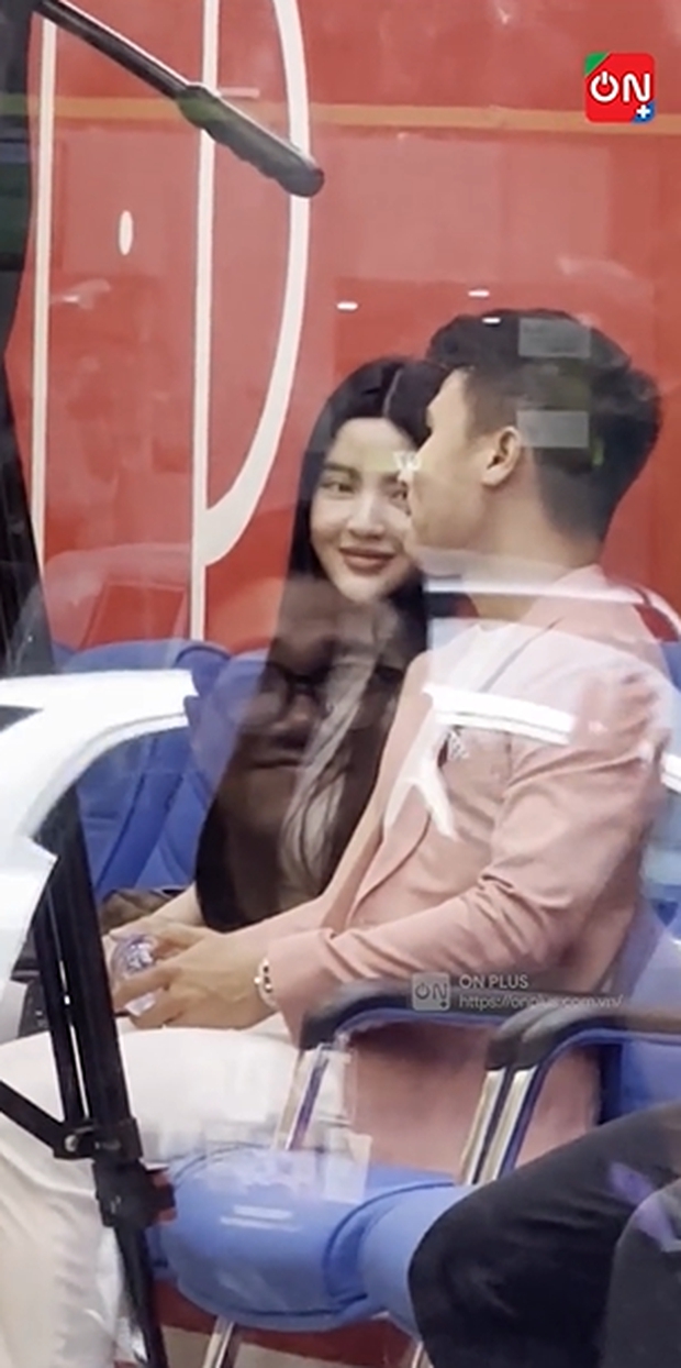 Hot girl bán hàng online nghi uống 80 viên thuốc ngủ vì áp lực yêu cầu thủ nổi tiếng, hiện tại cứ sánh đôi là dậy sóng-10