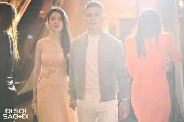 Hot girl bán hàng online nghi uống 80 viên thuốc ngủ vì áp lực yêu cầu thủ nổi tiếng, hiện tại cứ sánh đôi là dậy sóng-15