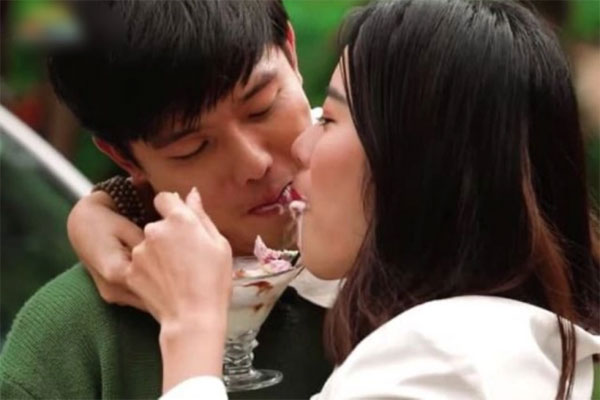 Động thái của Nam Em giữa lúc bị ekip show thực tế tố bắt bạn diễn ăn đồ vừa thè ra-2