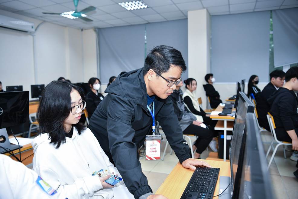 Hơn 2.800 thí sinh bước vào kỳ thi tuyển sinh đại học đầu tiên năm 2024-2