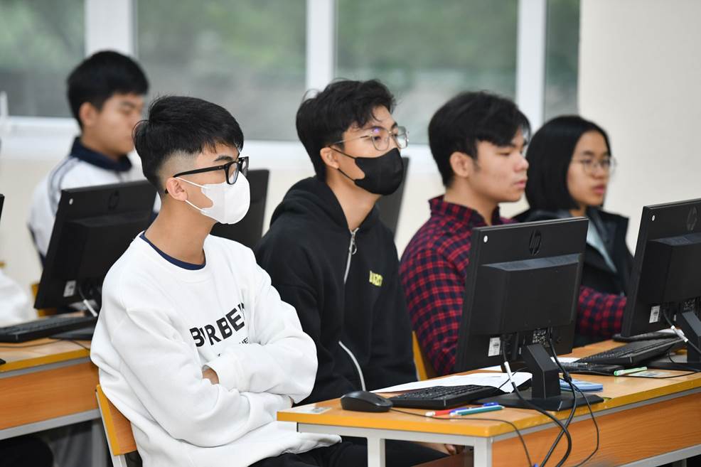 Hơn 2.800 thí sinh bước vào kỳ thi tuyển sinh đại học đầu tiên năm 2024-3