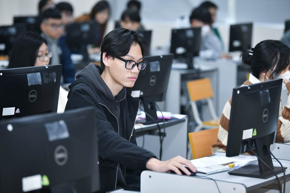 Hơn 2.800 thí sinh bước vào kỳ thi tuyển sinh đại học đầu tiên năm 2024-6