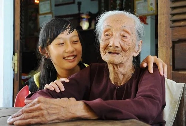 Nuôi dạy 6 đứa con đều hiếu thảo với cha mẹ, cụ bà 85 tuổi bật mí bí quyết: Chỉ gói gọn trong 2 chữ này-1