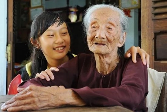 Nuôi dạy 6 đứa con đều hiếu thảo với cha mẹ, cụ bà 85 tuổi bật mí bí quyết: Chỉ gói gọn trong 2 chữ này